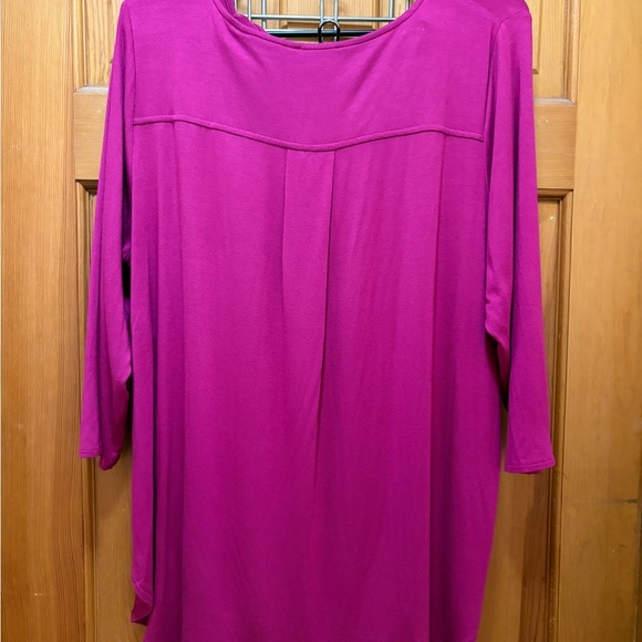 NWT Tahari Women's Fuschia/Berry Top Size 1x - Picture 2 of 3